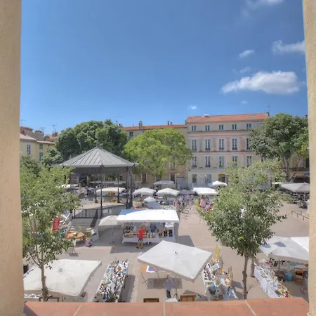 Appartement 2- Cosy One Bedroom 2-4p, Located Place Nationale *