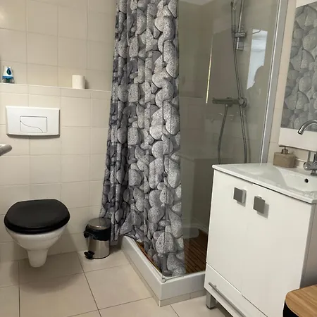 2- Cosy One Bedroom 2-4p, Located Place Nationale Apartmán